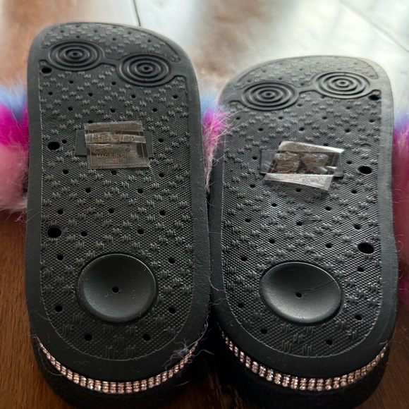 Akira NWOT Azalea Wang Dreamt We Spoke Rainbow Furry Slides - Picture 12 of 13